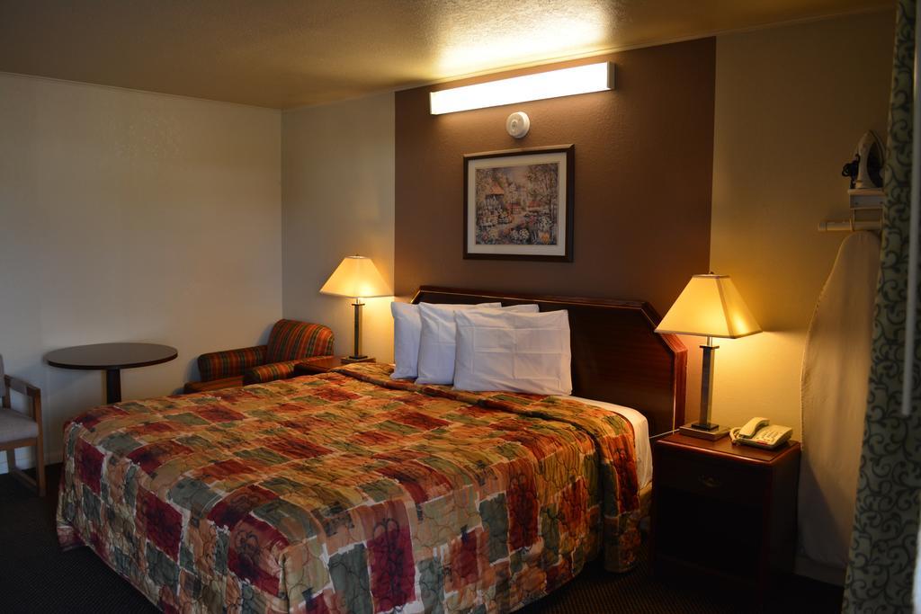 Great Western Inn Джънкшън Сити Екстериор снимка