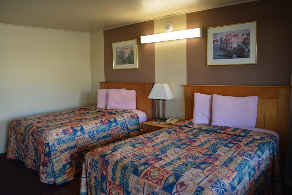 Great Western Inn Джънкшън Сити Екстериор снимка